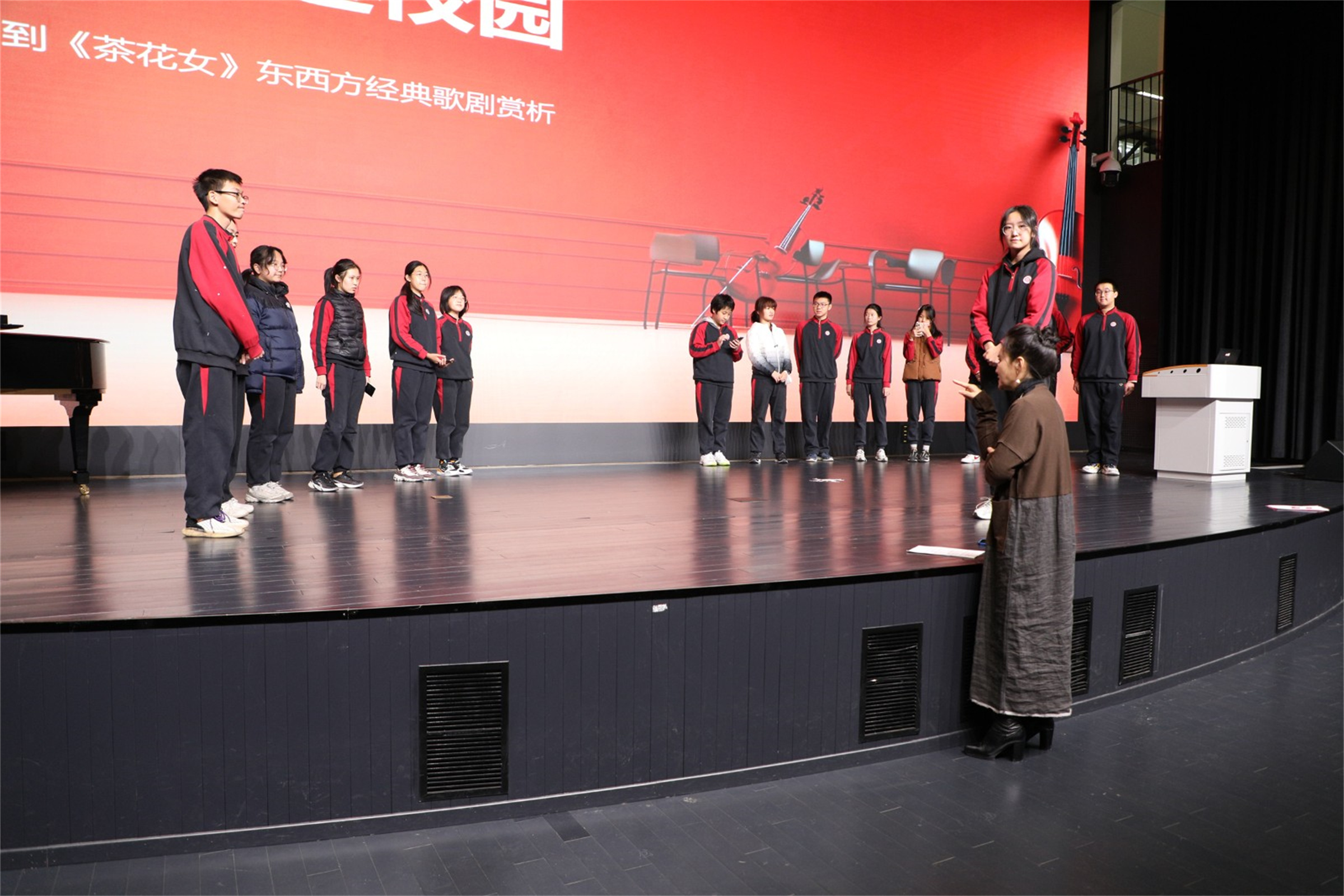 11“從《白毛女》到《茶花女》東西方經(jīng)典歌劇賞析”講座.jpg